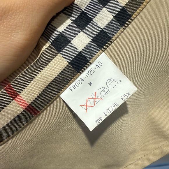 Burberry Tan Trench Coat. It's perfect. Too small for me. Marked M. Is really S. - Picture 7 of 7